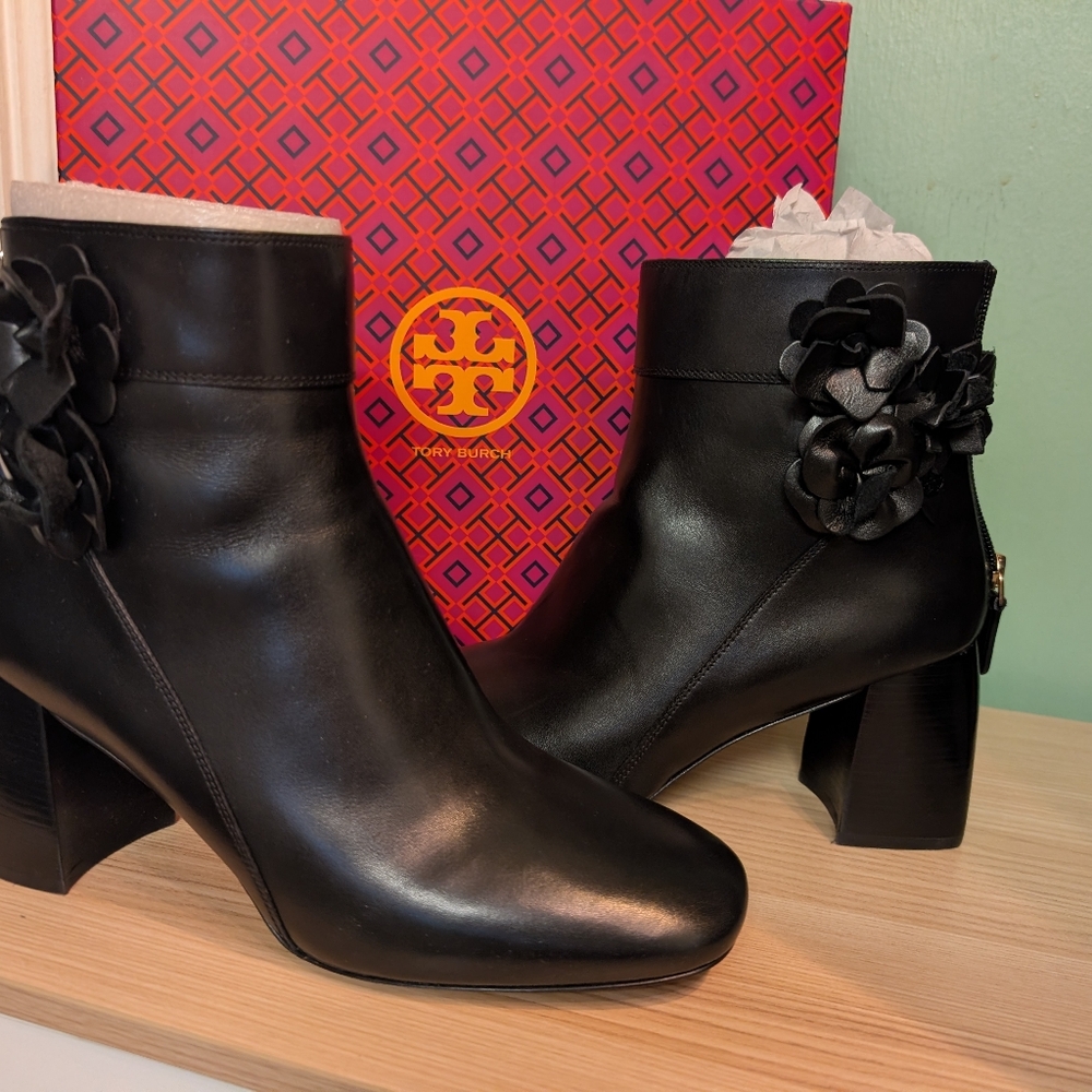 NIB Tory Burch Leather Blossom Boots
